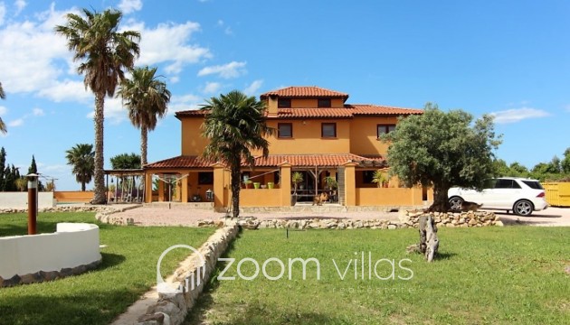 Villa - Resale - Pedreguer -
                Pedreguer