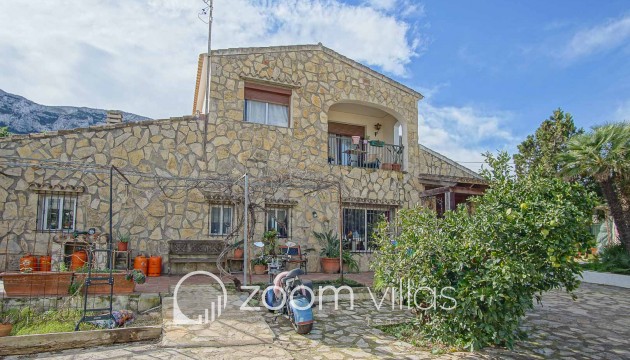 Villa - Wiederverkauf - Denia - La Pedrera