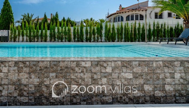 Resale - Villa - Calpe