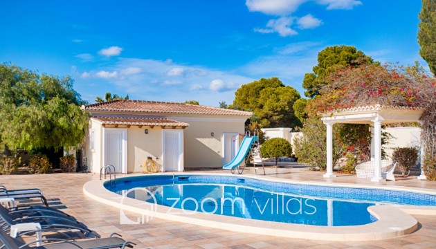 Resale - Villa - Moraira