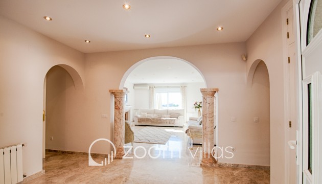 Resale - Villa - Moraira