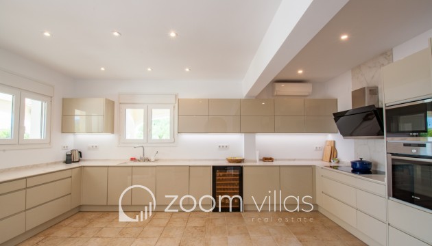 Resale - Villa - Moraira