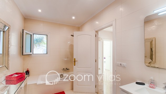 Resale - Villa - Moraira