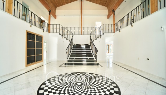 Reventa - Villa - Benhavis - El Paraiso Alto