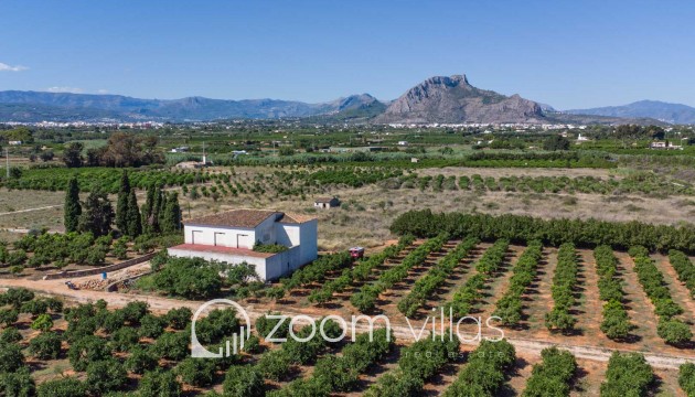 Resale - Villa - Denia