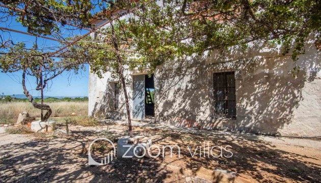 Resale - Villa - Denia