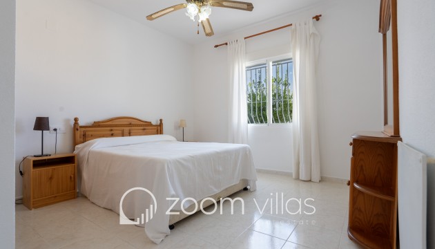Resale - Villa / Semi-detached - Benitachell  - Calistros