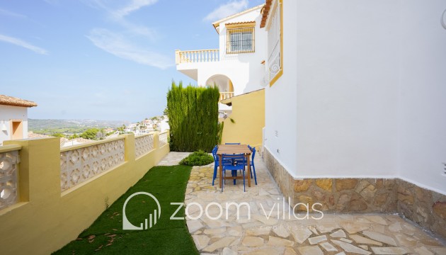 Resale - Villa / Semi-detached - Benitachell  - Calistros