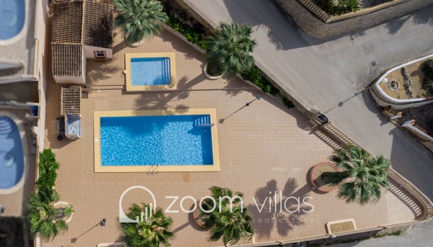 Resale - Villa / Semi-detached - Benitachell  - Calistros