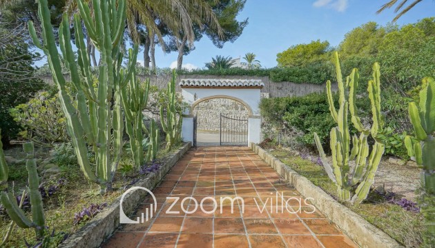 Resale - Villa - Jávea - La Lluca