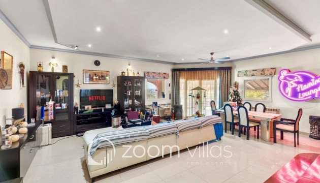 Resale - Villa - Calpe