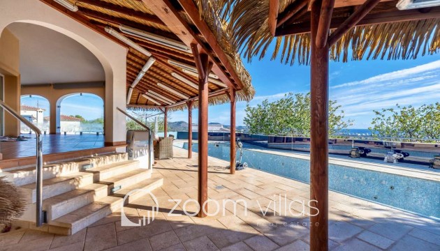 Resale - Villa - Calpe