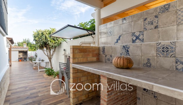 Resale - Villa - Denia