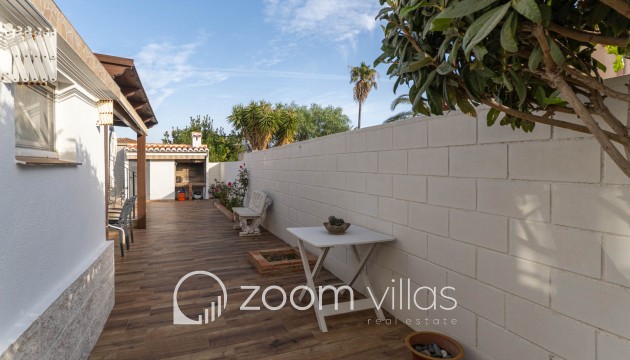 Resale - Villa - Denia