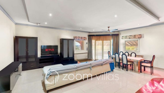 Resale - Villa - Calpe