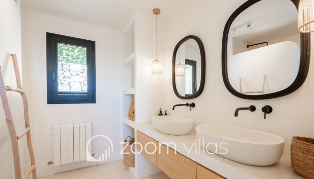 Resale - Villa - Moraira