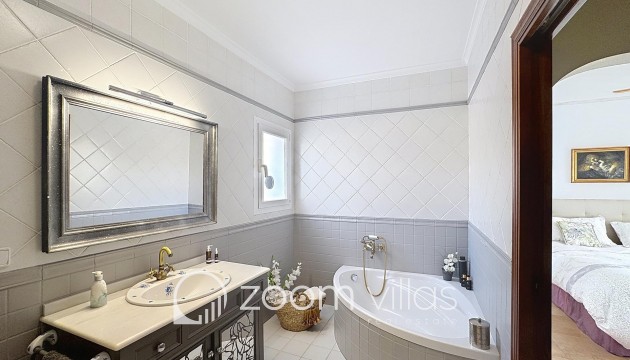 Resale - Villa - Benitachell  - Lirios