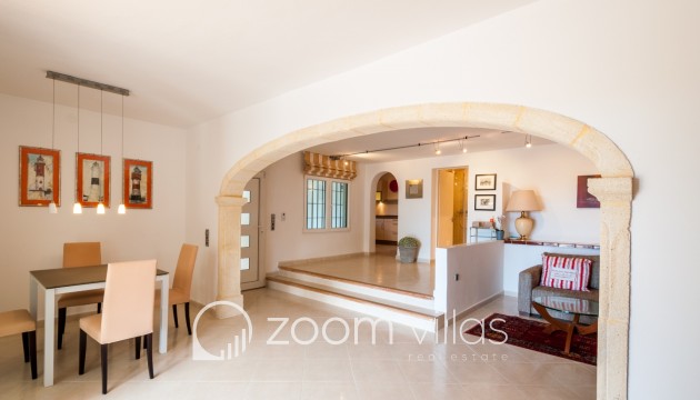 Resale - Villa - Moraira