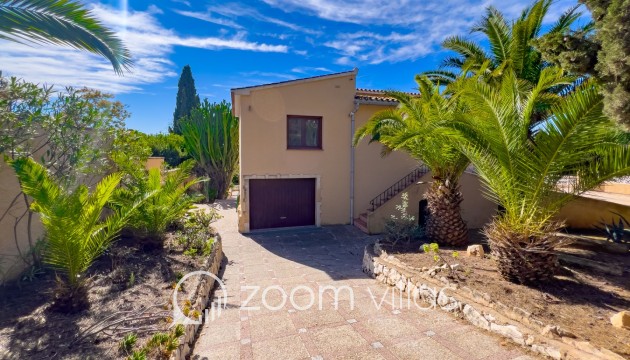 Resale - Villa - Moraira