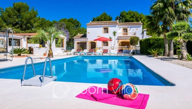 Resale - Villa - Benissa - 03725