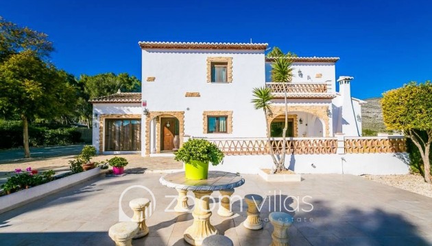 Resale - Villa - Benissa - 03725