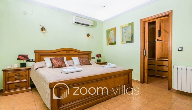 Resale - Villa - Benissa - 03725