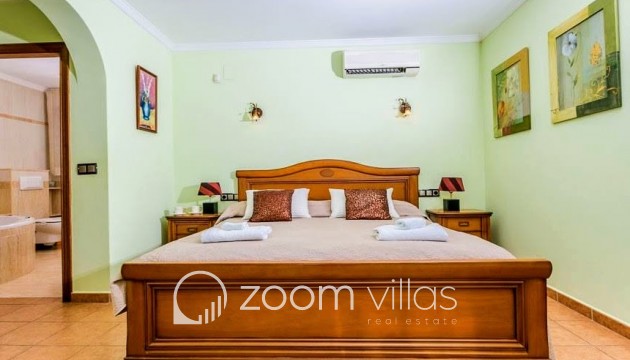 Resale - Villa - Benissa - 03725