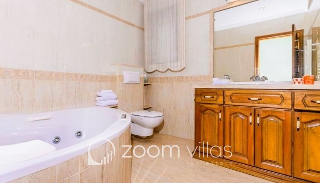 Resale - Villa - Benissa - 03725