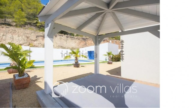 Wiederverkauf - Villa / Doppelhaushälfte - Calpe - 03710