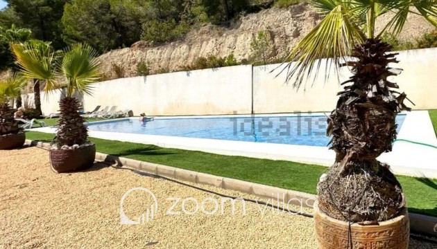 Wiederverkauf - Villa / Doppelhaushälfte - Calpe - 03710