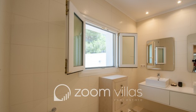 Resale - Villa - Moraira
