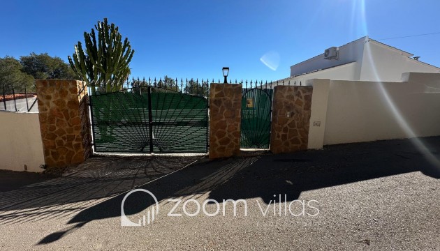 Resale - Villa - Calpe - 03710