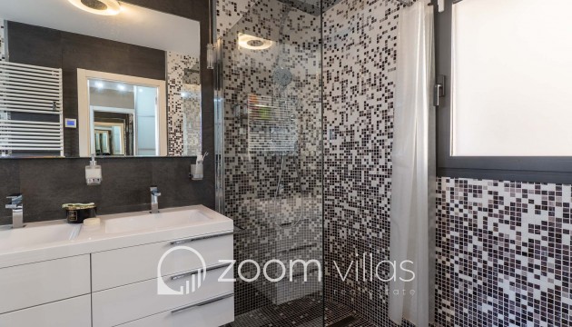 Resale - Villa - Altea