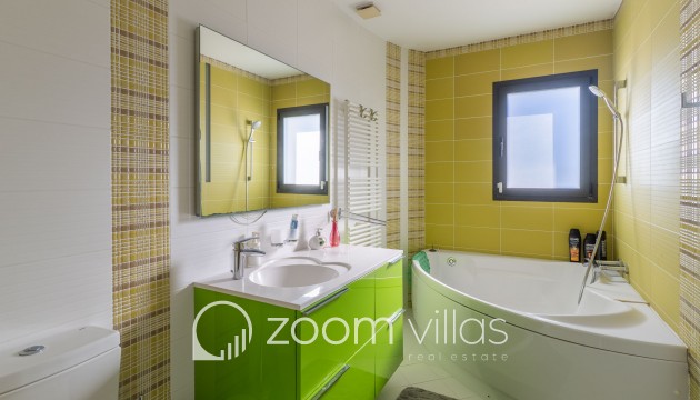 Resale - Villa - Altea