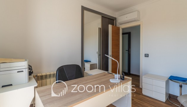 Resale - Villa - Altea