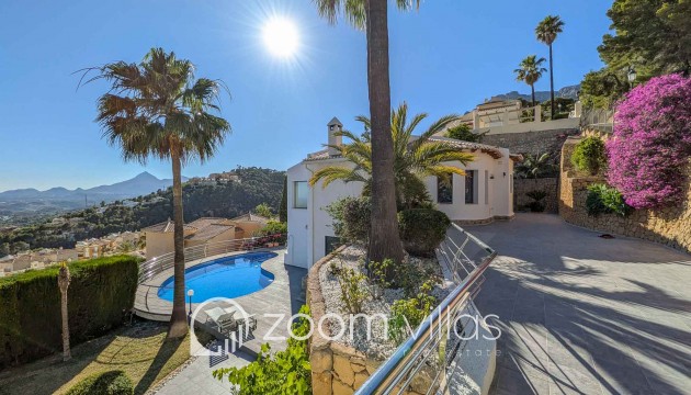 Resale - Villa - Altea