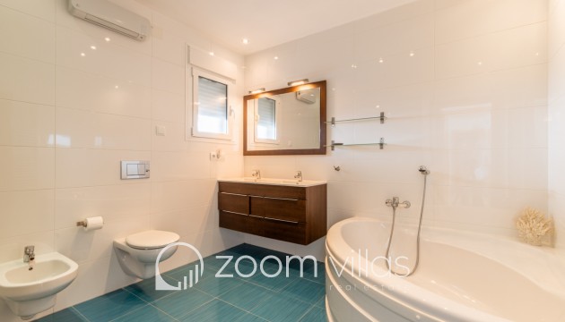 Resale - Villa - Moraira - Benimeit