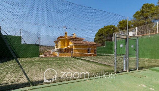 Resale - Villa - Calpe