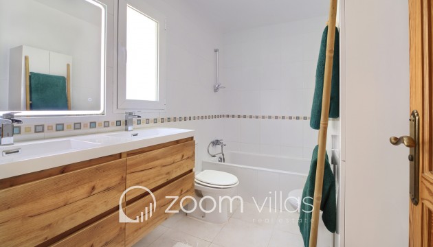 Resale - Villa - Jávea