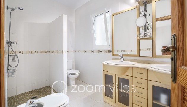 Resale - Villa - Jávea