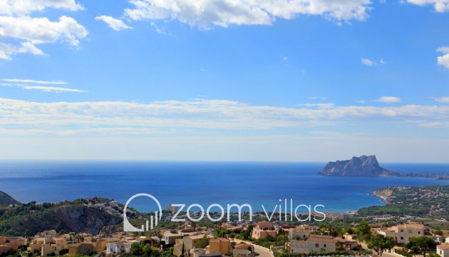 Panoramisch uitzicht op zee vanuit een moderne villa te koop in Benitachell, Cumbre del Sol 