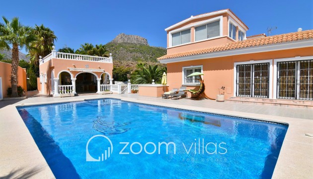 Resale - Villa - Calpe