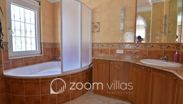 Resale - Villa - Calpe