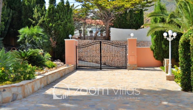 Resale - Villa - Calpe