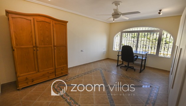 Resale - Villa - Calpe