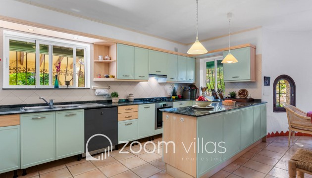 Resale - Villa - Altea