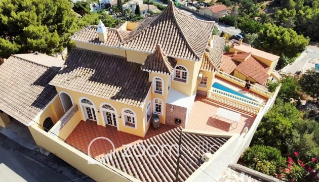 Resale - Villa - Denia