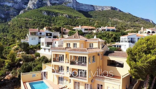 Resale - Villa - Denia