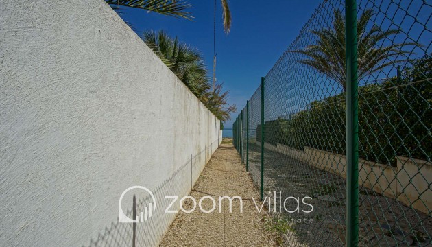 Resale - Villa / Semi-detached - Denia - Els Molins