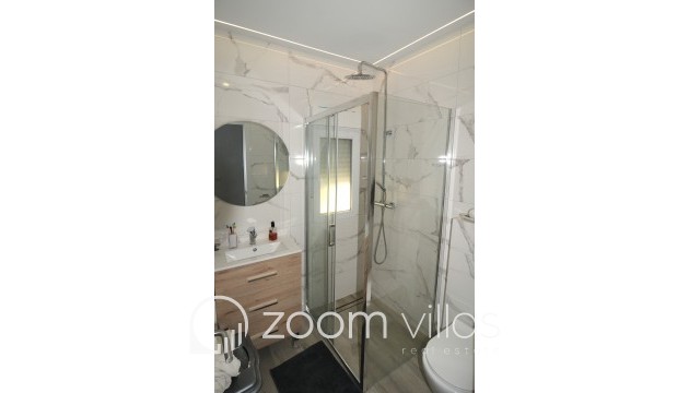 Resale - Villa / Semi-detached - Calpe